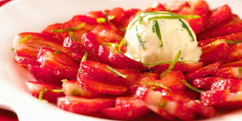 Jordb&aelig;rcarpaccio med mynteparfait