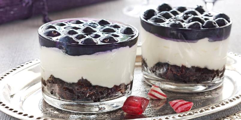 Bl&aring;b&aelig;rostekake